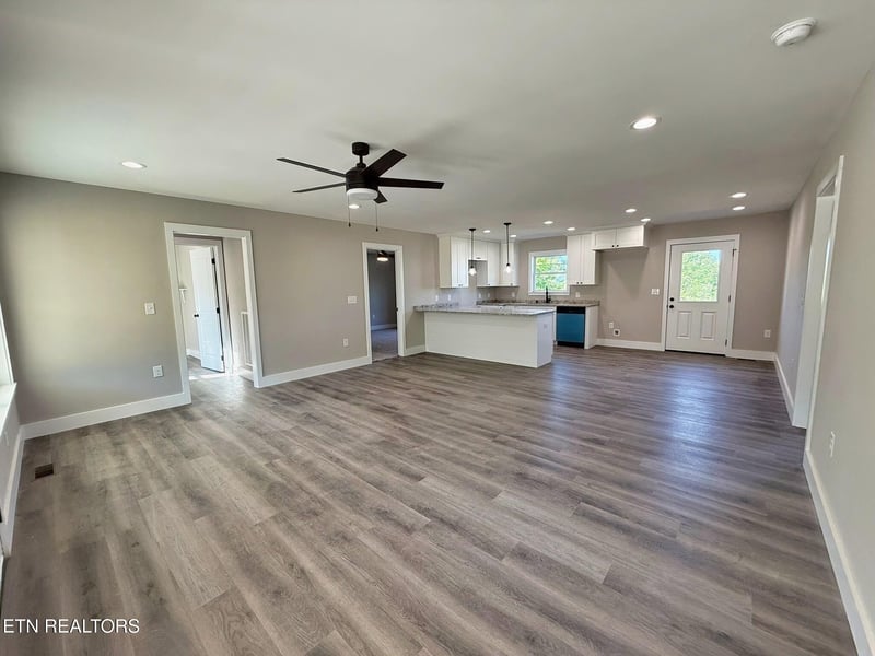 408 Glade Springs Rd, Lafollette, TN 37766