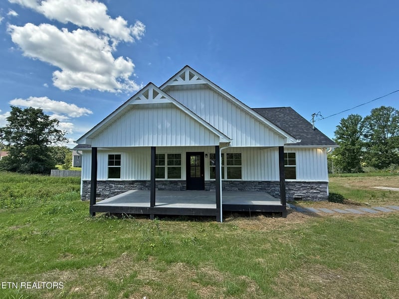 408 Glade Springs Rd, Lafollette, TN 37766