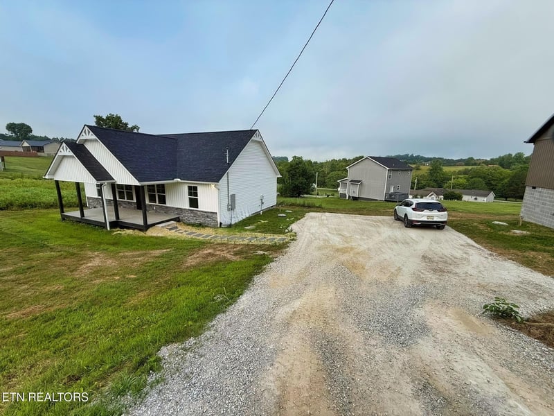 408 Glade Springs Rd, Lafollette, TN 37766