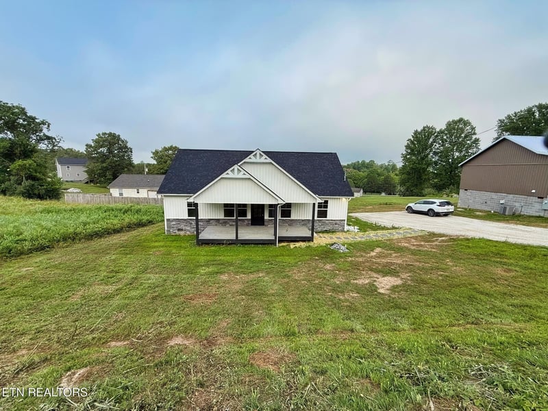 408 Glade Springs Rd, Lafollette, TN 37766