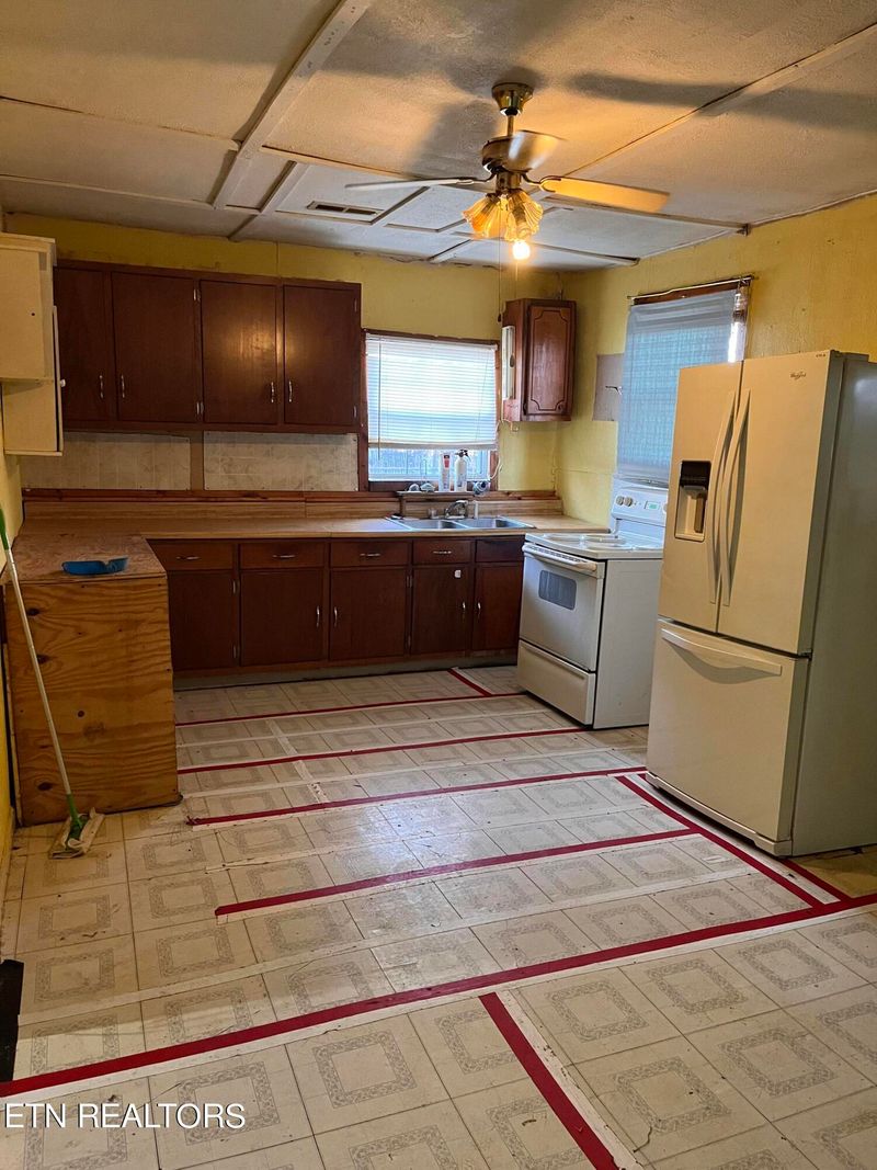 408 Jackson St, Etowah, TN 37331