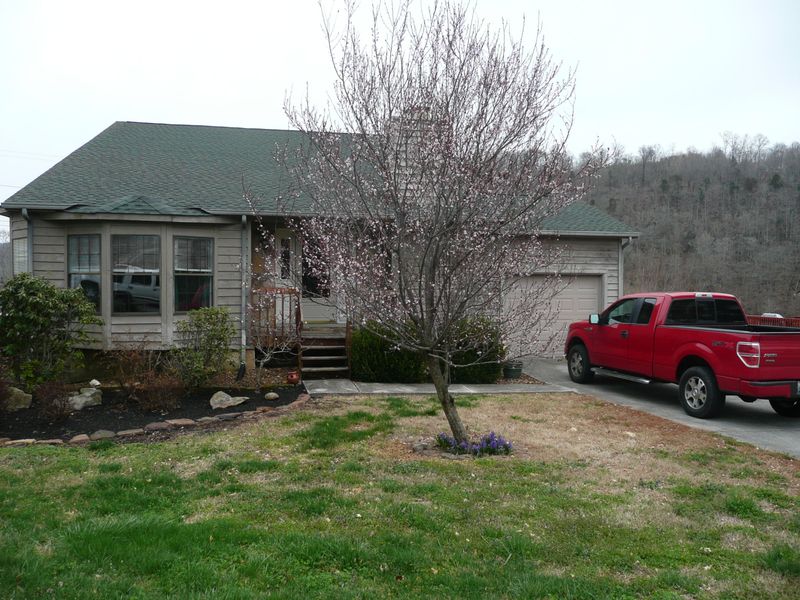 408 Jones Ln, Clinton, TN 37716