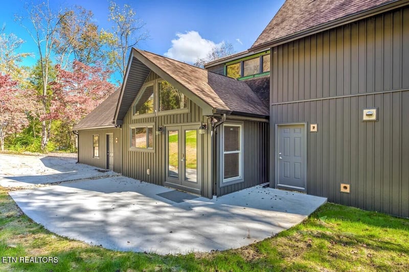 408 Lakecrest Dr, Harriman, TN 37748