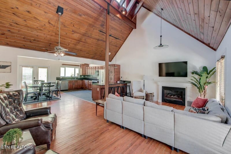 408 Lakecrest Dr, Harriman, TN 37748