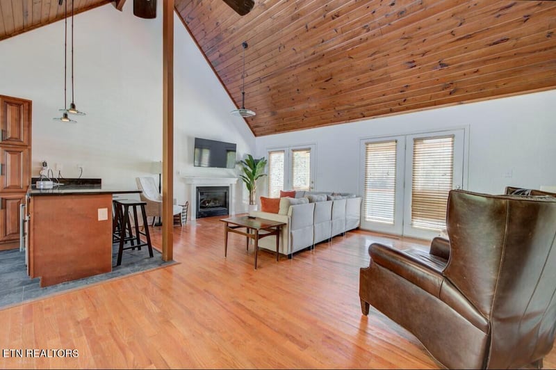 408 Lakecrest Dr, Harriman, TN 37748
