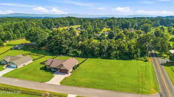 408 Melford Dr, Strawberry Plains, TN 37871