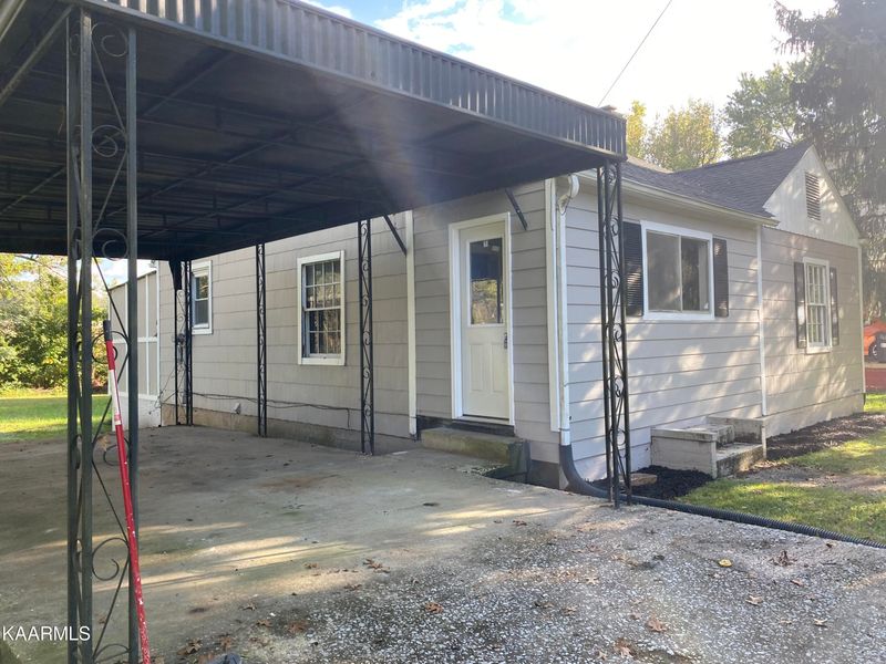 408 S Chamberlain Ave, Rockwood, TN 37854
