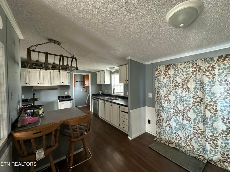 408 W Rathburn St, Rockwood, TN 37854