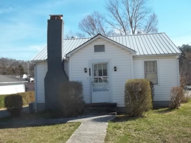 408 Wallace Ave, Lake City, TN 37769