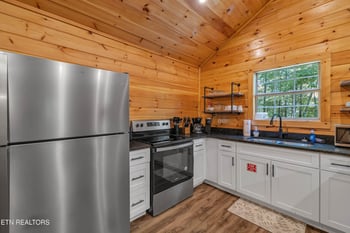4081 Henry Town Rd, Sevierville, TN 37876