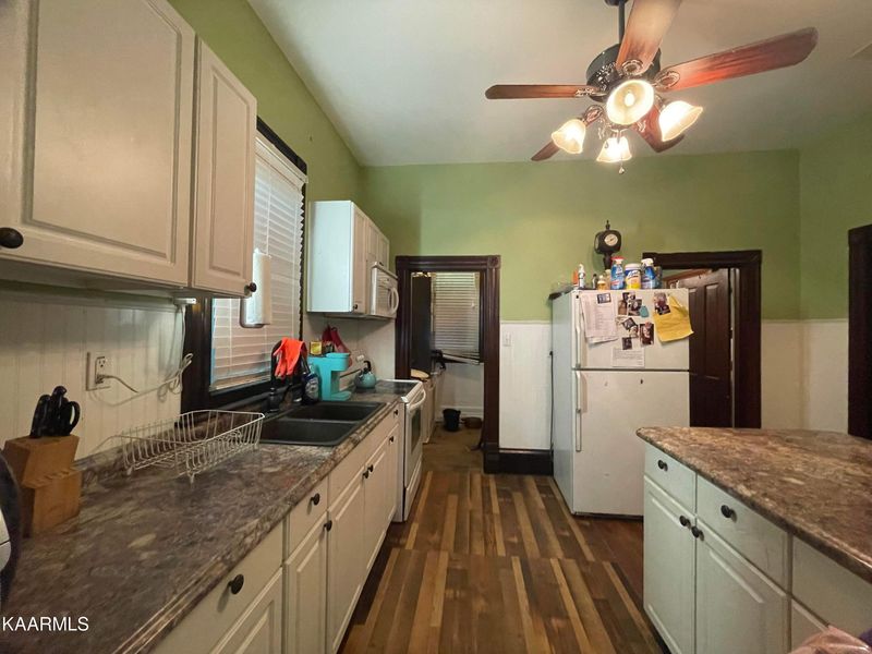 409 5th St, Jellico, TN 37762