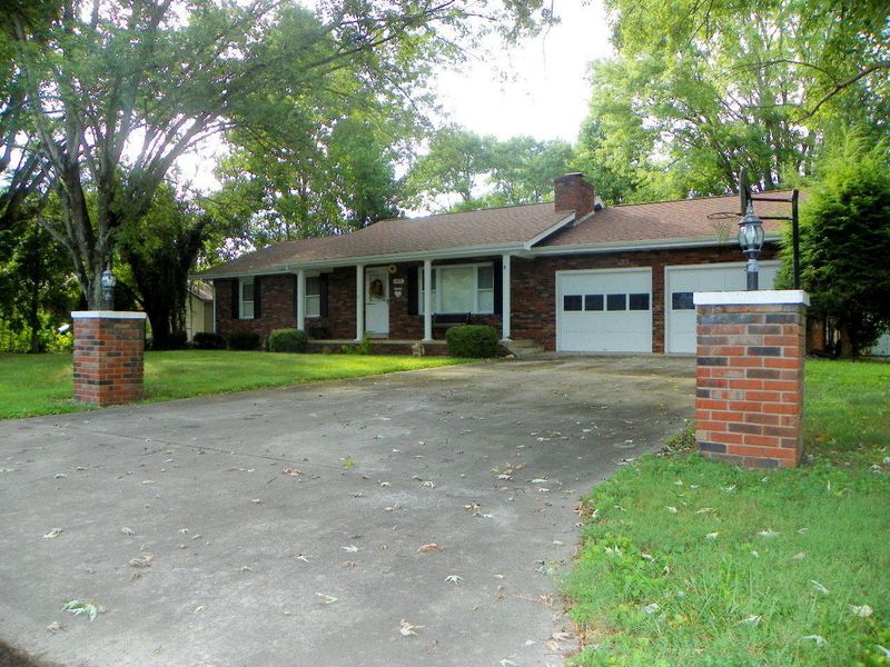409 Asbury Rd, Pigeon Forge, TN 37863