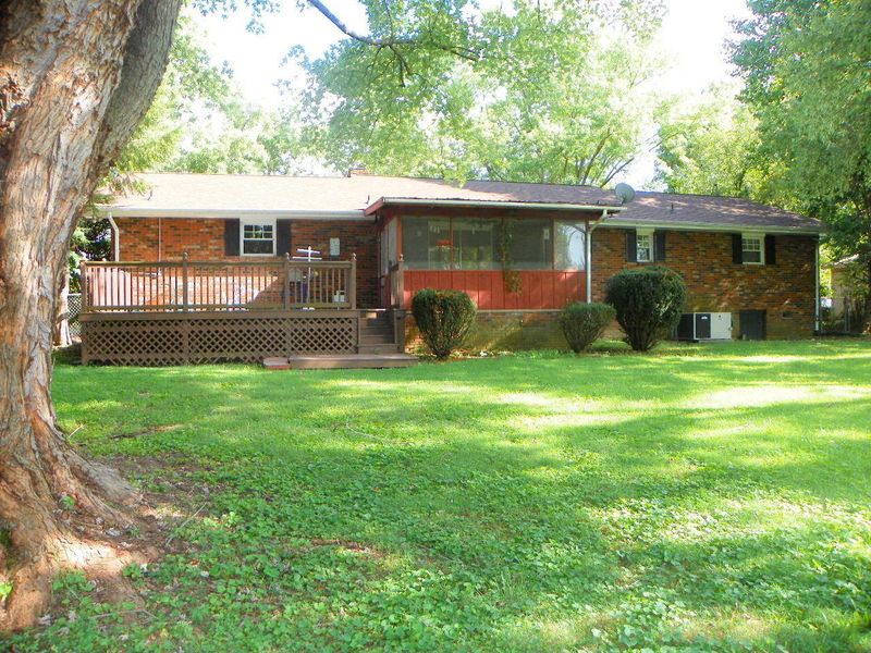409 Asbury Rd, Pigeon Forge, TN 37863