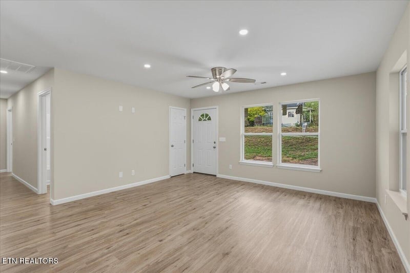 409 Baumgartner Rd, Harriman, TN 37748