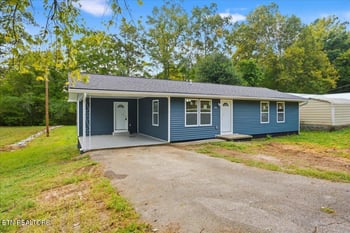 409 Baumgartner Rd, Harriman, TN 37748