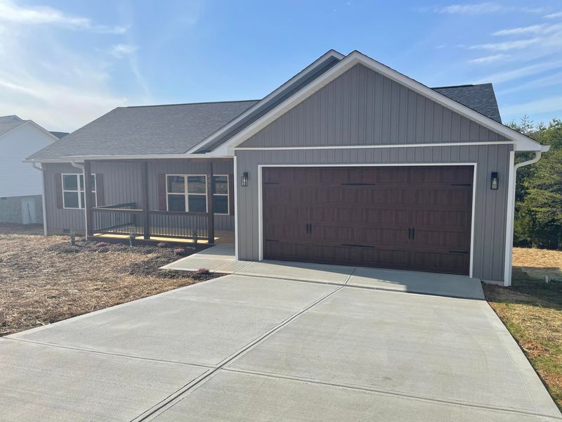 409 Cedar Creek Cir, Kodak, TN 37764