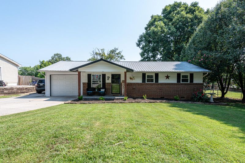 409 Daybreak Dr, Maryville, TN 37801