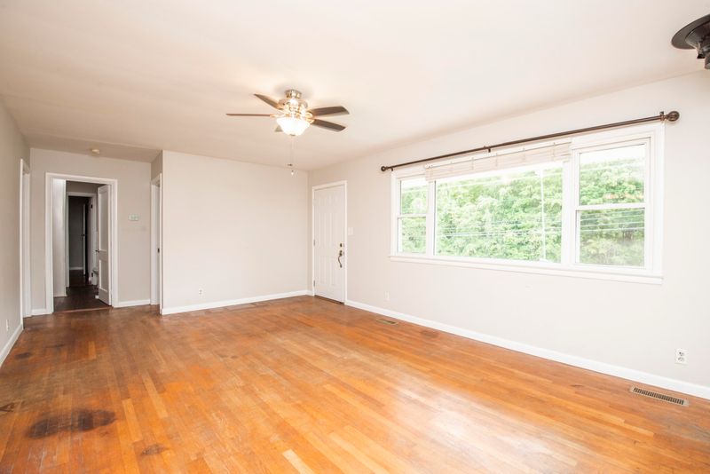 409 E Hendron Chapel Rd, Knoxville, TN 37920