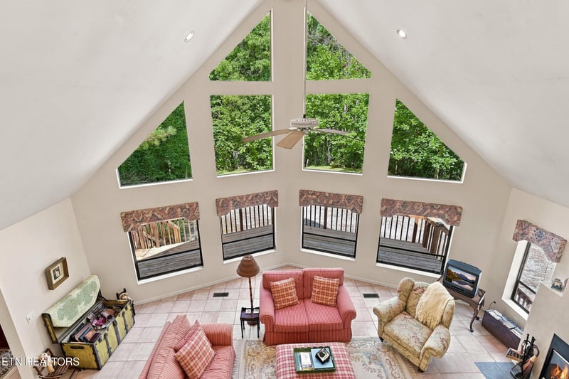 409 Jefferson Rd, Gatlinburg, TN 37738