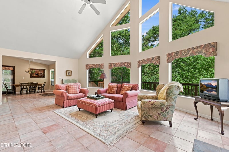 409 Jefferson Rd, Gatlinburg, TN 37738