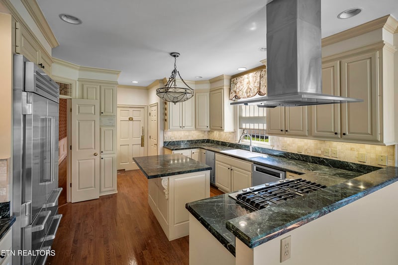 409 Lyons Head Dr, Knoxville, TN 37919