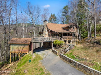 409 Matterhorn Dr, Gatlinburg, TN 37738