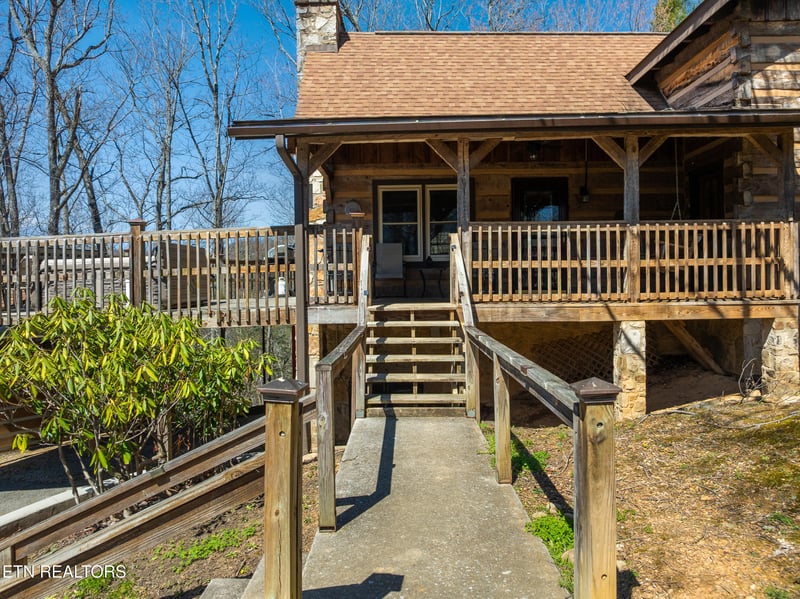 409 Matterhorn Dr, Gatlinburg, TN 37738