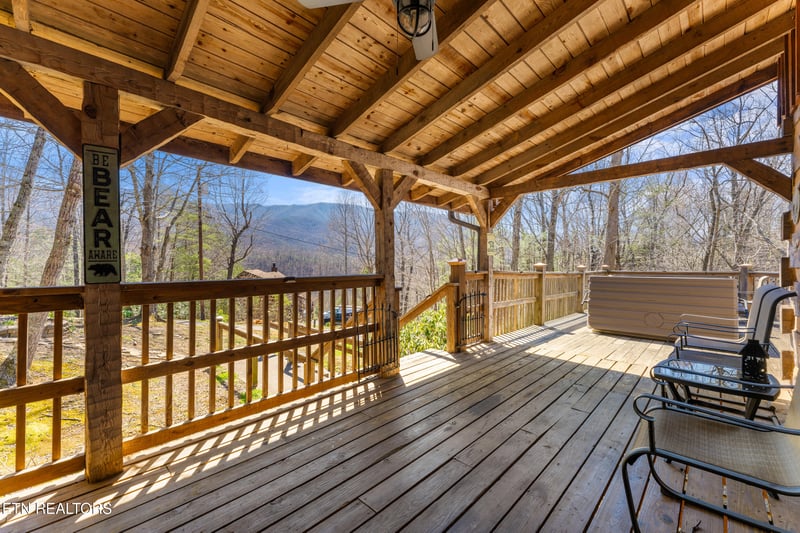 409 Matterhorn Dr, Gatlinburg, TN 37738
