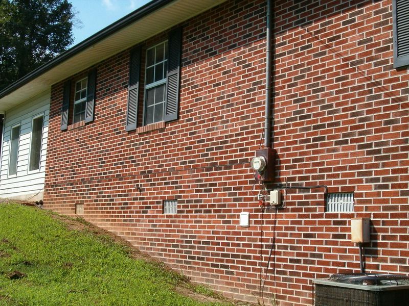409 River Rd, Jacksboro, TN 37757