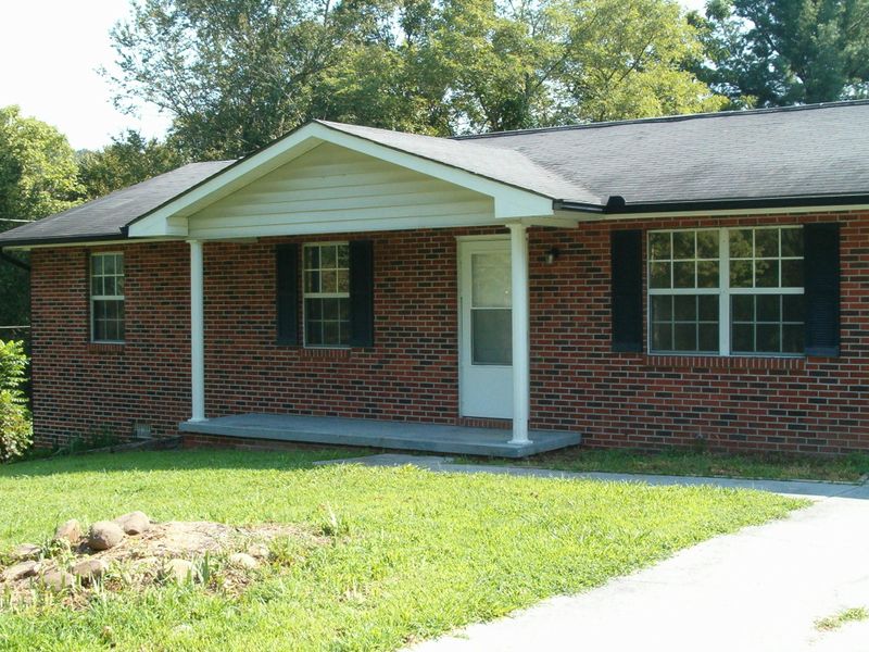 409 River Rd, Jacksboro, TN 37757