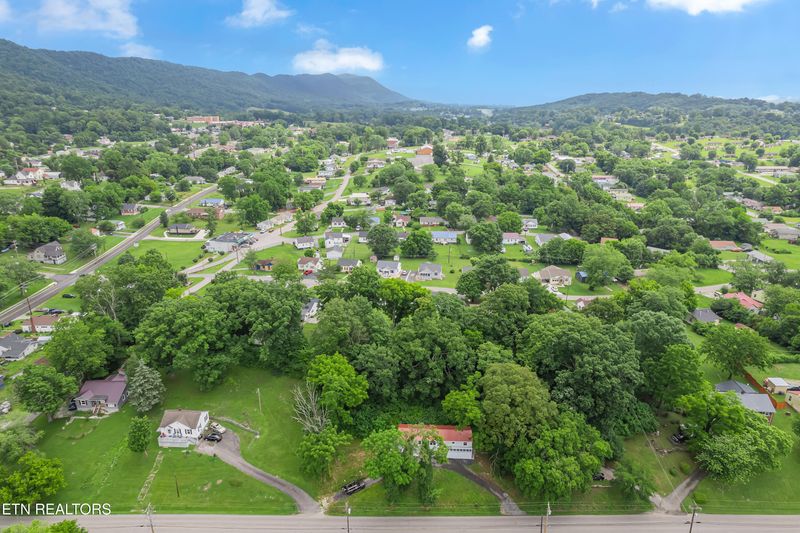 409 S Indiana Ave, Lafollette, TN 37766