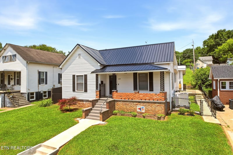 409 W 1st Ave, Lenoir City, TN 37771