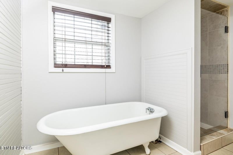 409 W 5th Ave, Lenoir City, TN 37771