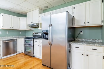 409 W 5th Ave, Lenoir City, TN 37771