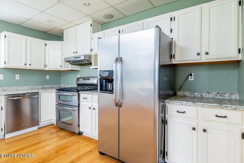 409 W 5th Ave, Lenoir City, TN 37771