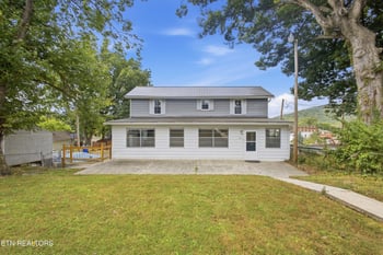 409 Walden Ave, Harriman, TN 37748