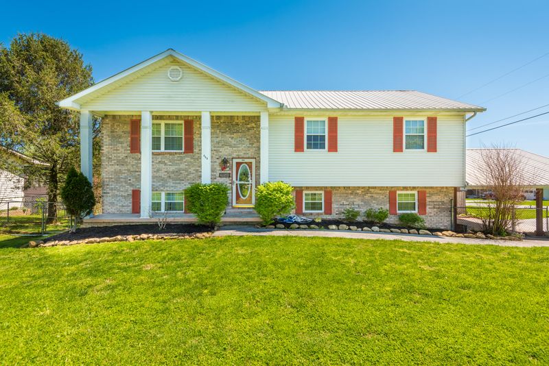 409 Wierwood Dr, Jacksboro, TN 37757