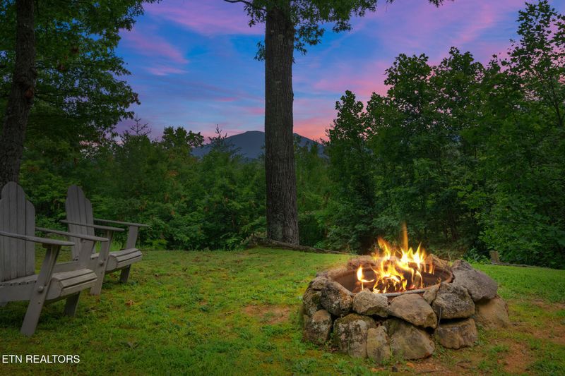 4091 Camp Hollow Rd, Sevierville, TN 37876
