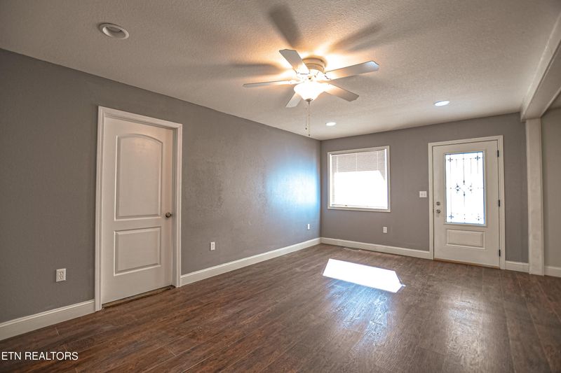 4091 Pleasant Grove Rd, Winfield, TN 37892