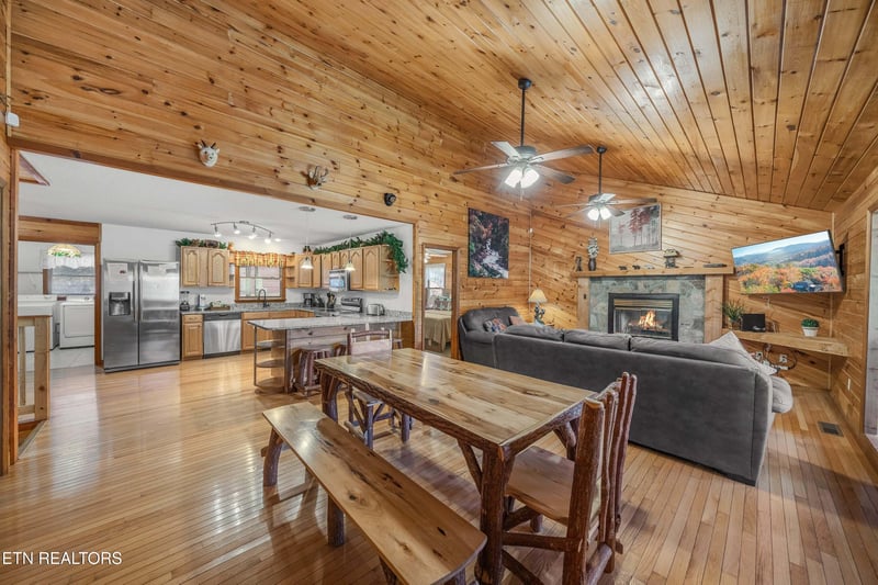 4094 Hickory Hollow Way, Sevierville, TN 37862