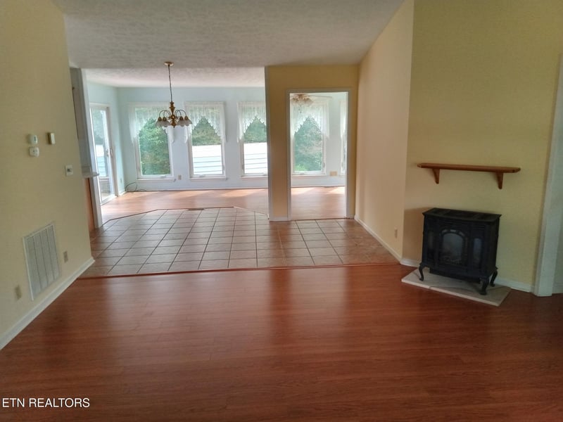 41 Chelsea Dr, Crossville, TN 38555