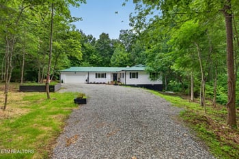 41 Jump Off Pl, Monterey, TN 38574