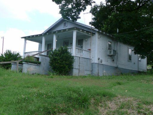 410 Carlock Ave, Harriman, TN 37748
