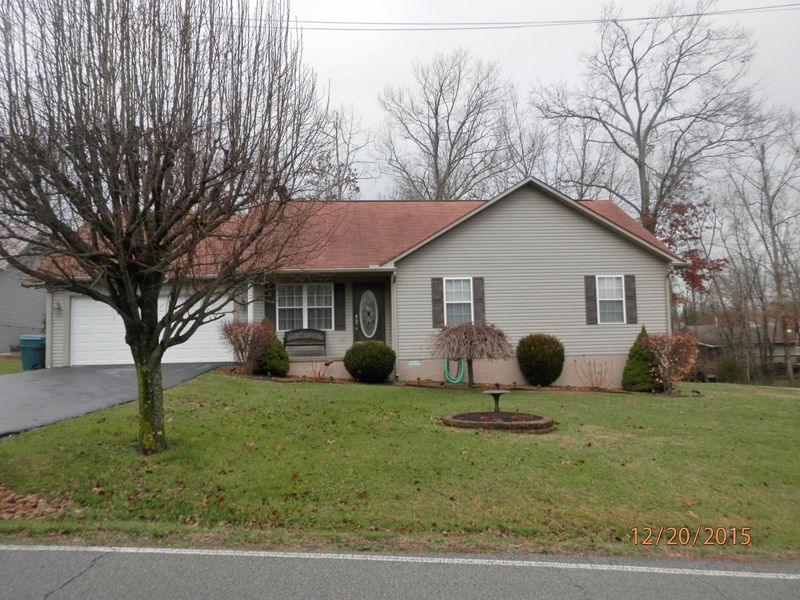 410 Carriage Dr, Crossville, TN 38555