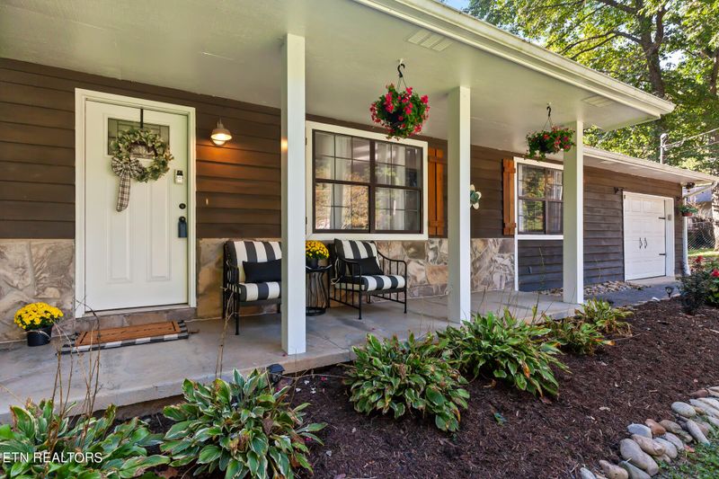410 Den Ln, Heiskell, TN 37754