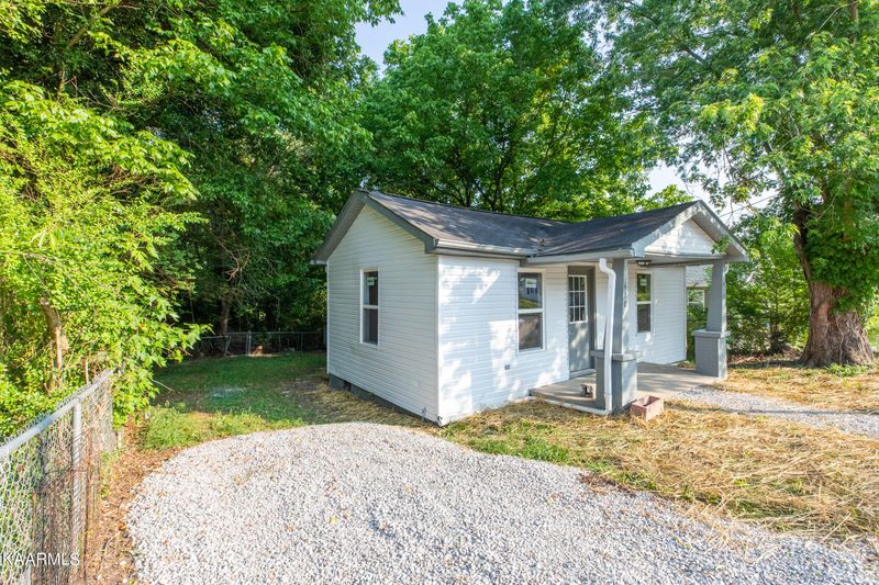 410 E Hemlock St, Lafollette, TN 37766