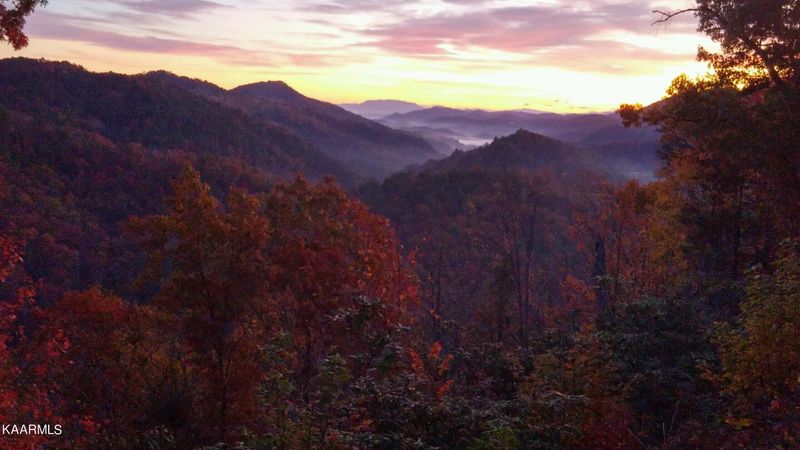 410 Hawken Dr, Walland, TN 37886