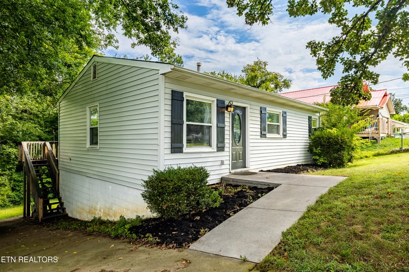 410 Landau Dr, Maryville, TN 37801
