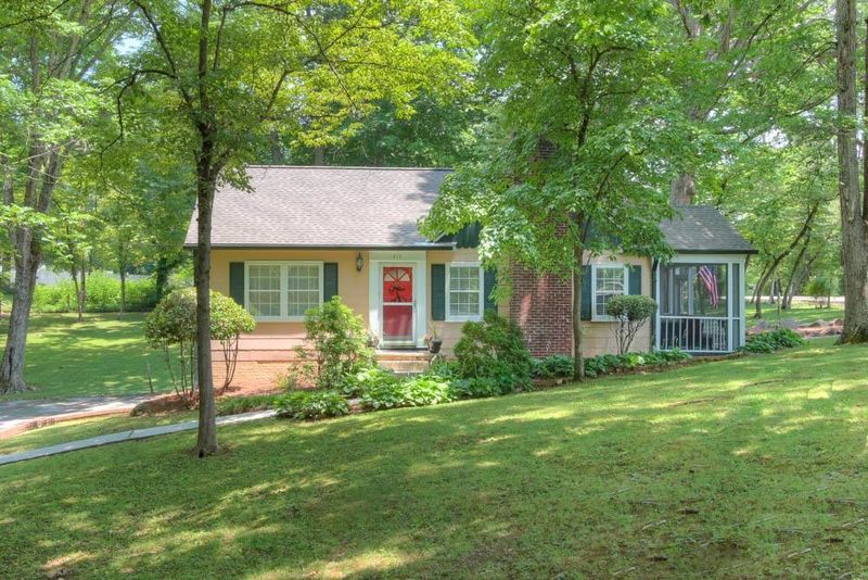 410 Maple Loop Rd, Knoxville, TN 37920