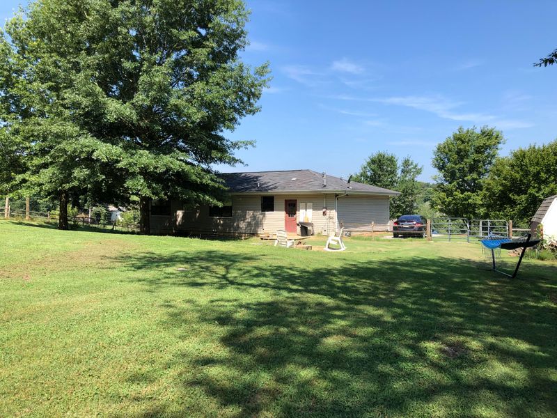 410 River Bend Dr, Loudon, TN 37774